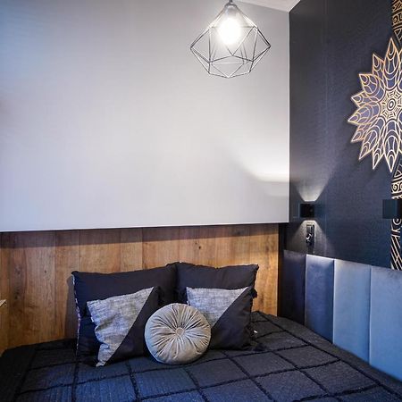 Apartament Z Jacuzzi W Centrum Sanoka Kültér fotó