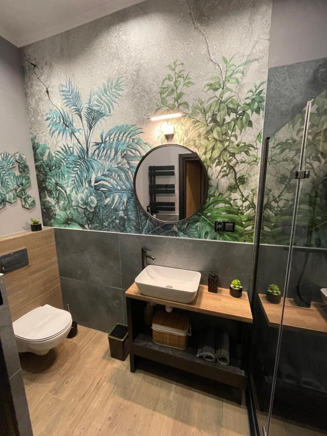 Apartament Z Jacuzzi W Centrum Sanoka Kültér fotó